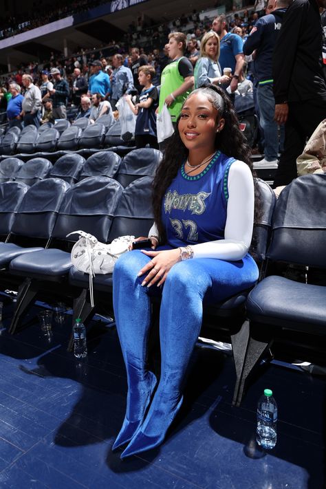 Jordyn Woods Wears Bedazzled #32 Jersey to Timberwolves Game Basketball Game Outfits, Timberwolves Jersey, Woods Outfit, Basketball Game Outfit, Wood Fashion, Karl Anthony Towns, Nba Game, Nba Outfit, Luxury Lifestyle Women