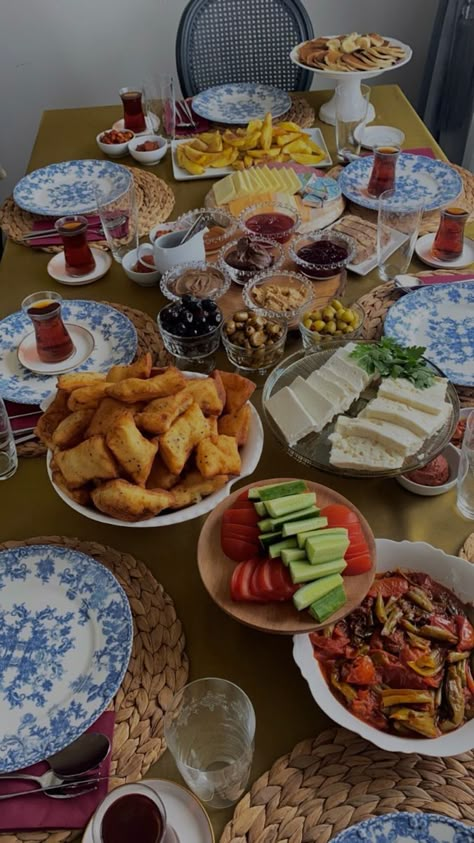 Amazing Food Platters, Turkish Breakfast, Catering Ideas Food, Food Displays, Food Recepie, Turkish Recipes, Food Platters, Food Decoration, Food Presentation