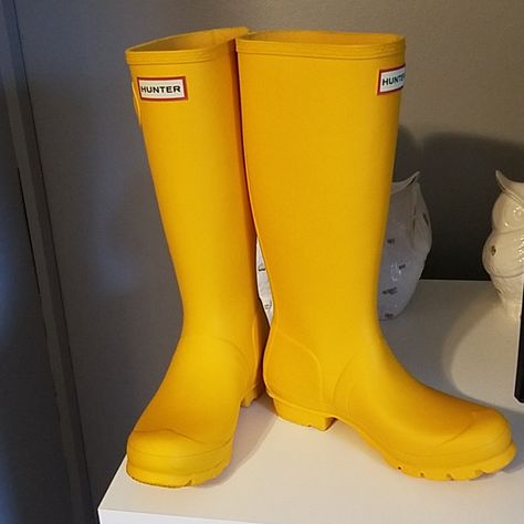 Kids Size 4 M (Womens Size 5-6) Never Worn Yellow Hunter Boots Curious George Costume, Yellow Hunter Boots, Yellow Rain Boots, Fancy Fits, Shoes Yellow, Yellow Boots, Curious George, Hunter Shoes, Halloween Outfit