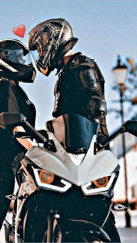 Moto Couple, Couple Moto, Couple Motard, Motorcycle Couple Pictures, Motorcycle Photo Shoot, Biker Photos, Xe Ducati, Bike Couple, Biker Couple