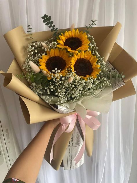 Small Sunflower Bouquet, Sunflower Bouquet Aesthetic, Tulip Arrangements, Aesthetic Bouquet, Sunflower Floral Arrangements, Tulips Arrangement, Small Sunflower, Sunflower Bouquet, Flower Bouquet Diy