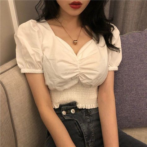 Y2k Outfit Ideas, How To Fold Sleeves, Black And White Tees, Female Shorts, Y2k Aesthetic Outfits, Shirts Women Fashion, Style Korean, Fashion Korean, Solid Clothes