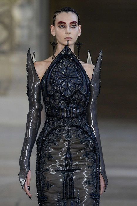 Guo Pei, Paris Haute Couture, Couture Mode, Outfit Jeans, Futuristic Fashion, Fashion Design Sketches, Architecture Fashion, Fantasy Fashion, Dark Fashion