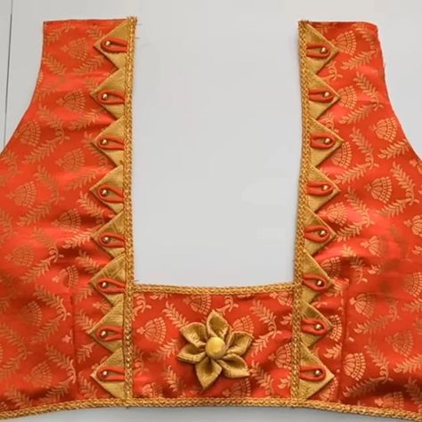 Pach Work Blouse Designs Latest, Batch Work Blouse Designs, Latest Fashion Blouse Designs, Exclusive Blouse Designs, Floral Blouse Designs, Blouses Pattern, Plain Blouse Designs, Latest Blouse Neck Designs, Chudi Neck Designs