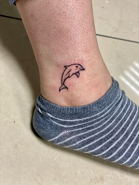 Small Dolphin Tattoo, Dolphin Tattoo Ideas, Dolphin Tattoo, Dolphins Tattoo, Turtle Tattoo Designs, Ankle Tattoo Designs, Small Wrist Tattoos, Tattoo Designs And Meanings, Aesthetic Tattoo