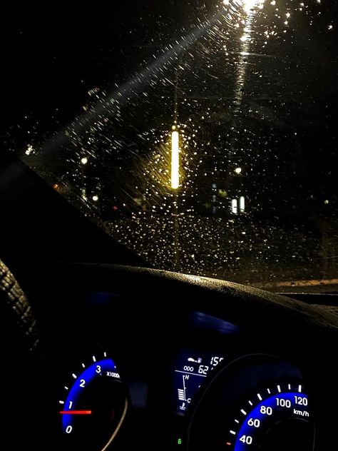 Night Car Snap Pic Rain, Rain Car Snap, Hard Images, Inside Car, Night Rain, Nostalgia Aesthetic, Mumbai City, Raining Outside, Good Pranks