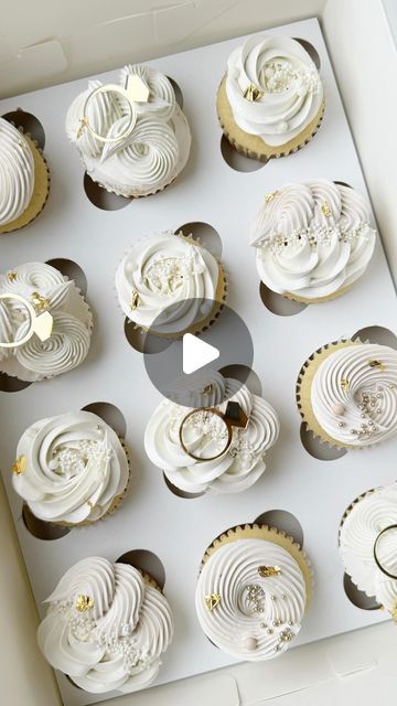 Sarah Rosa on Instagram: "Engagement cuppies! I forgot the customer wanted them filled so I piped like 6 cupcakes and then had to de-ice them and start from scratch 😂🤷🏻‍♀️🤍….. . . . . . . .#cupcakes #engagementcupcakes #cupcakedecoratingvideo #cupcakedecorating" White Wedding Cupcakes Ideas, Elegant Cupcakes Wedding, Cupcakes Decoration For Wedding, White Cupcakes Decoration, Engagement Cupcake Ideas, Diamond Cupcakes, Wedding Cupcakes Ideas, Engagement Party Cupcakes, Wedding Cupcakes Decoration