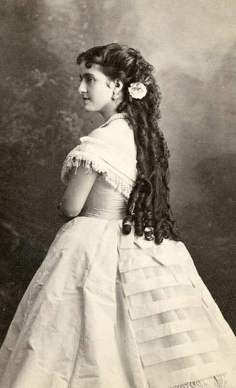 1800s Hairstyles, Long Hair Vintage, Victorian Hair Styles, Italian Opera, Historical Hairstyles, 1860s Fashion, 1860 Fashion, Victorian Hair, Victorian Portraits