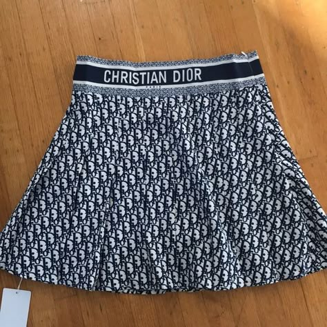 Christian Dior high waisted pleated skirt 90s Ootd, Dior Clothes, Dior Skirt, Yeezy Fashion, Dior Clothing, Korean Outfit Street Styles, Tokyo Street Fashion, Dior Dress, Boujee Outfits