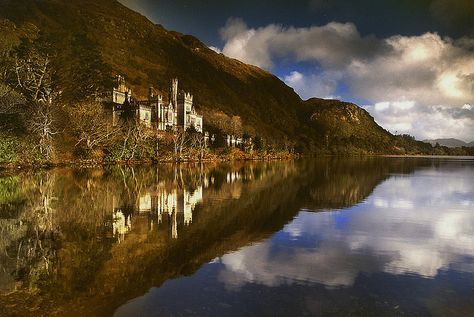 Kylemore Abbey Connemara co Galway | Flickr - Photo Sharing! Kylemore Abbey, Irish Landscape, Galway, Landscape Photography, The Good Place, Around The Worlds, Castle, Mac, The Incredibles