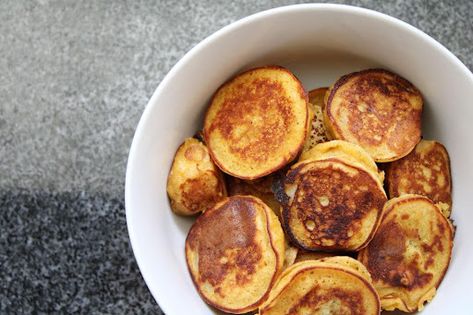 Breakfast For Swimmers, Swimmer Breakfast, Banana Pancake Bites Recipe, Banana Bites Pancakes, Mini Banana Pancake Bites, Banana Pancake Bites, Bilini Pancakes, Healthy Waffle, Banana Protein Pancakes