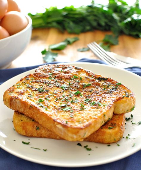 Savoury twist on the classic with a golden, cheesy crust, served up in just 5 minutes! Savoury French Toast, Make French Toast, Recipetin Eats, Breakfast And Brunch, Dinner Appetizers, French Toast Recipe, Big Meals, Toast Recipes, Food Trends