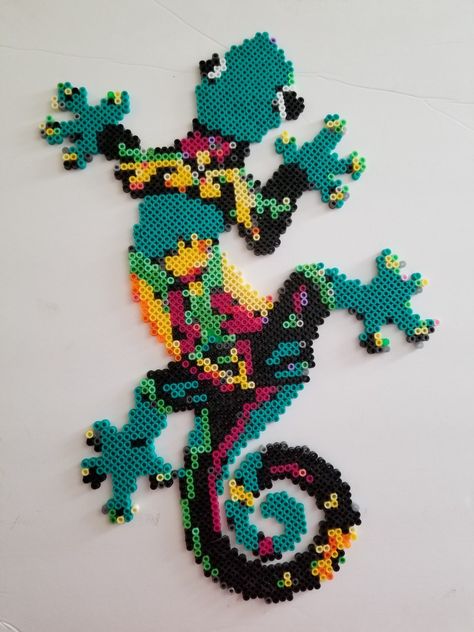 Tree Frog Perler Bead Pattern, Gecko Perler Bead Pattern, Lizard Perler Bead Patterns, Colorful Perler Bead Patterns, Colorful Gecko, Bead Lizard, Melty Bead Patterns, Pearl Beads Pattern, Easy Perler Beads Ideas