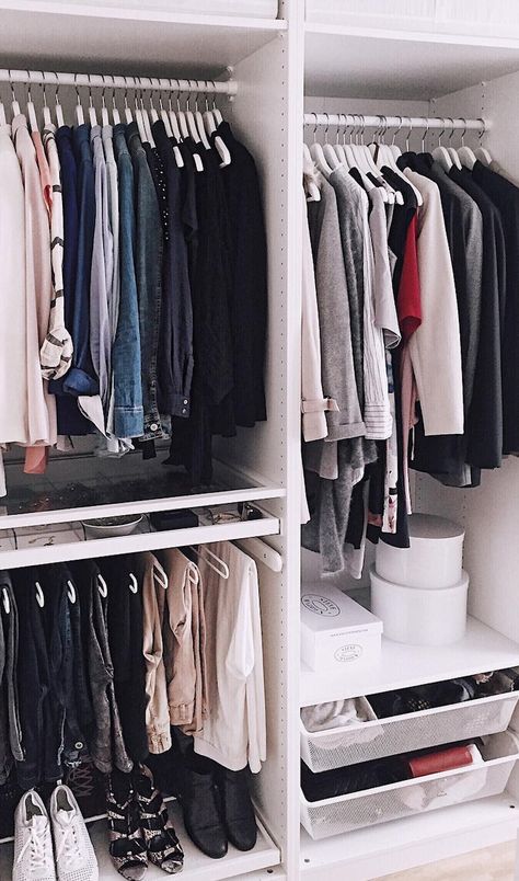 The Best Open Closet Inspiration To Keep Your Wardrobe Super-Organized.  Creative organization hacks for you closet and clothing with open closets in small bedrooms, because nobody wants to sleep next to a giant clothes monster. Small Wardrobe Organisation, Small Clothes Closet Organization, Small Clothes Closet, Organization Closet, Open Wardrobe, Wardrobe Organisation, Clothes Closet Organization, Open Closet, Closet Layout