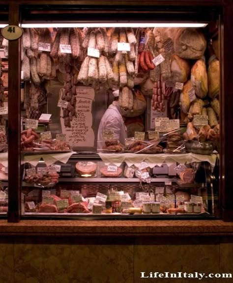 Adara Sanchez, Deli Ideas, Meat Art, Best Places In Italy, Italian Deli, Small Entrance, Sausage Making, Meat Markets, Meat Shop