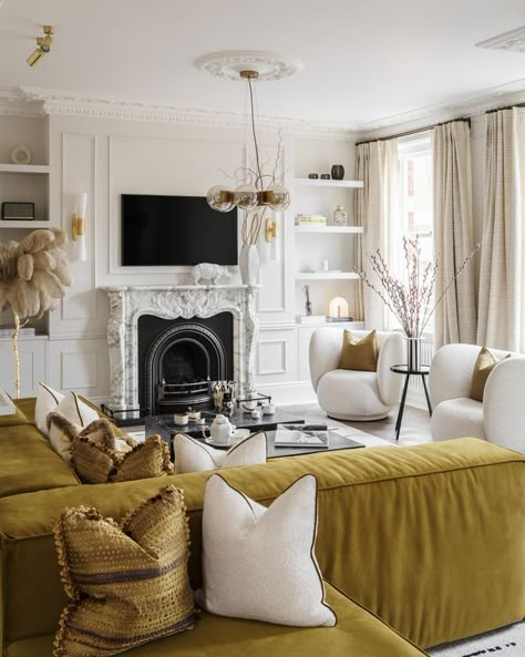 German Design Interior, Neutral Parisian Living Room, Paris Chic Interior Design, Traditional Parisian Living Room, Parisian Sitting Room, Parisian Family Room, Living Room Designs Parisian, London Townhouse Living Room, French Interior Design Parisian Style Living Room