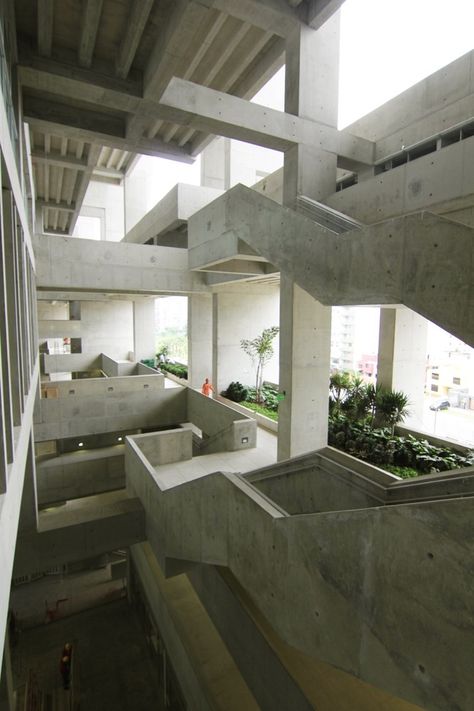 Gallery of Engineering and Technology University - UTEC / Grafton Architects + Shell Arquitectos - 4 Brutalist Interior, Brutalism Architecture, Brutalist Buildings, Concrete Architecture, Brutalist Design, Modern Architecture Building, Interior Minimalista, Level Design, Education Architecture