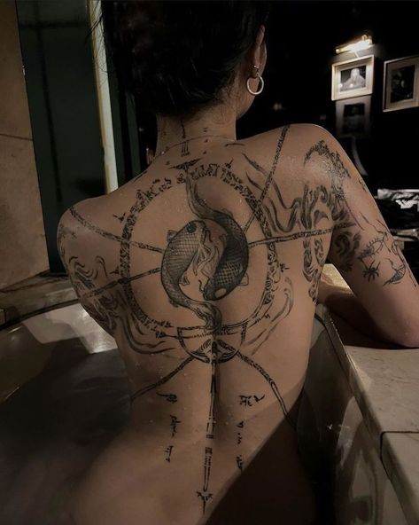 Big Back Tattoos For Women, Woman With Tattoos, 16 Tattoo, Pisces Tattoos, Full Back Tattoos, Inspiration Tattoos, Tattoos For Black Skin, Delicate Tattoo, Pretty Tattoos For Women