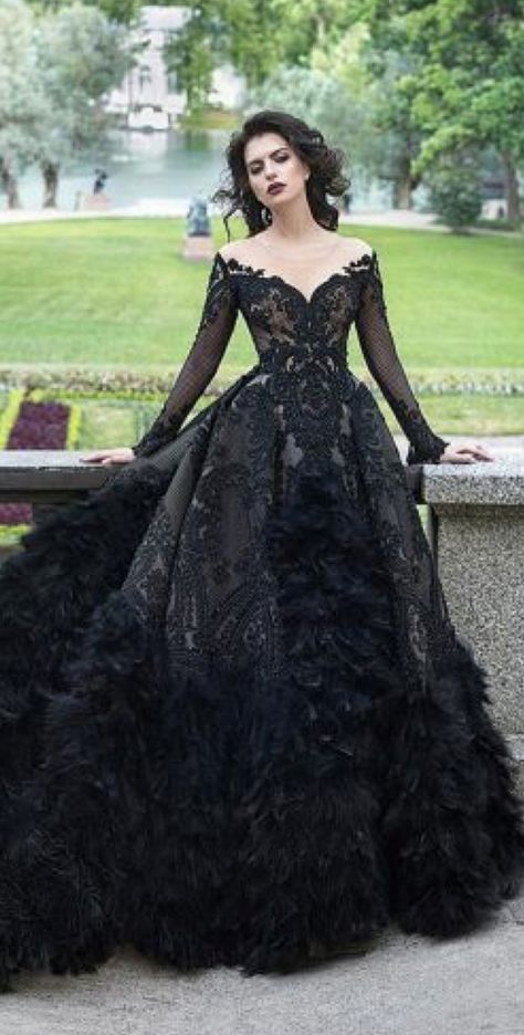 Ball Gowns Vintage, Black Wedding Dress Gothic, Wedding Dress Black, Black Wedding Gowns, Fest Outfits, Gothic Wedding Dress, Wedding Dress Guide, Dress Guide, فستان سهرة