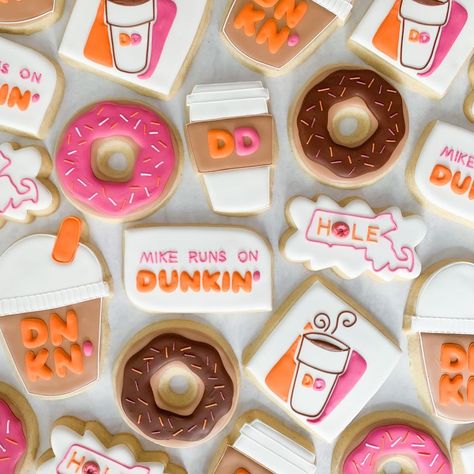 Dunkin Donuts Birthday Party, Dunkin Donuts Iced Coffee Order Cookie Butter, Donut Cookies Decorated, Dunkin Party, Dunking Cookies, Duncan Donuts, Dunkin Dounts, Dunkin Dounat, Donut Cookies