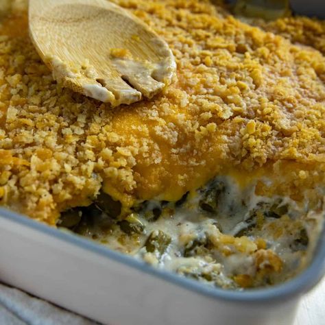 Southern Green Bean Casserole Southern Green Bean Casserole, Orange Muffin Recipe, Southern Green Beans, Easy Baked Beans, Blueberry Pound Cake, Cabbage Casserole Recipes, Southern Greens, Amazing Chocolate Cake Recipe, Ritz Cracker