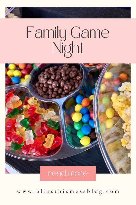 Family Movie Snack Board, Family Game Night Charcuterie, Family Game Night Snack Ideas, Game Nite Food Ideas, Charcuterie Board Game Night, Bingo Night Food Ideas, Games Night Snacks, Snacks For Bingo Night, Snacks For Trivia Night