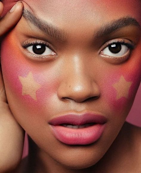 The way HBO’s Euphoria inspired all of us to try bold makeup will remain one of the most influential moments in the beauty world. Crystal Eye Makeup, Daring Makeup, Circus Makeup, Performance Makeup, Star Beauty, Star Makeup, Bold Makeup, Crystal Eye, Halloween Photoshoot