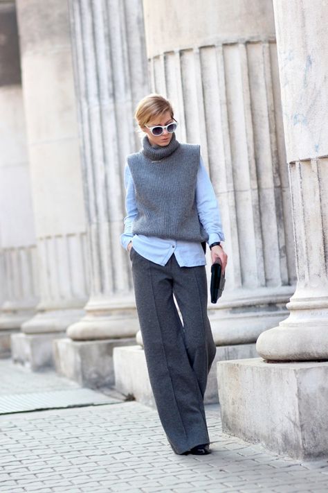 Blue Outfit Winter, Wide Leg Trousers Outfit, Vest Outfits For Women, Sweater Vest Outfit, Style Désinvolte Chic, Leg Pants Outfit, Stylish Fall Outfits, Cooler Look, Autumn Street Style