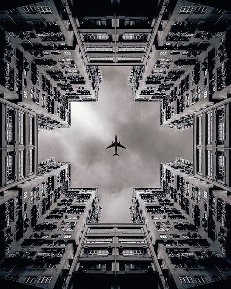 Symmetrical Monsters scours Instagram for the greatest in balanced landscape compositions. They feature images from around the globe by photographers who have captured the world in harmony. تاج محل, Shape Photography, Eye Perspective, Foto Tips, Framing Photography, Foto Art, Jolie Photo, 인물 사진, Black White Photography