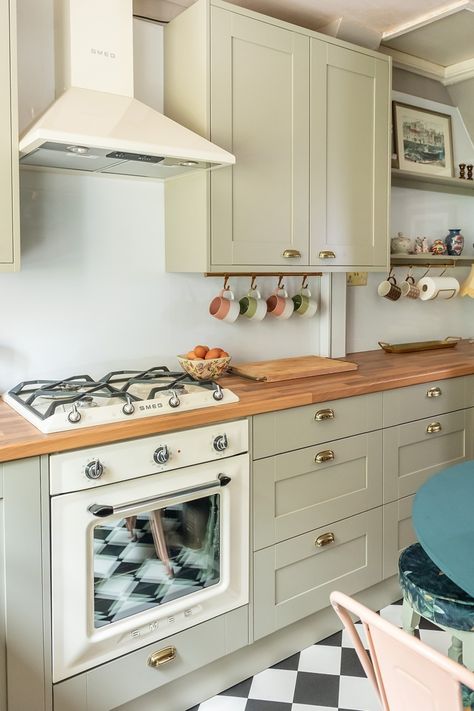 The Victoria collection is inspired by the traditional curves, colours and branding of our signature retro aesthetic. From ovens and hobs, through to cookers and fridges, the range offers choice and real personality, plus it works just as well in contemporary kitchens like this.

Insta credit: @layered.home 

#Smeg #SmegUK #VictoriaOven #SmegBuiltIn #KitchenInspo #KitchenRedesign #DreamKitchen #KitchenRevamp #SmegOven  #CreamOven #NeutralKitchen #AtHomeWithSmeg Kitchen With Smeg Appliances, Retro Oven Kitchen, Cream Oven Kitchen, Smeg Fridge Aesthetic, Smeg Oven Kitchen, Oven Kitchen Design, Smeg Fridge Kitchen, Smeg Kitchen Ideas, Smeg Aesthetic