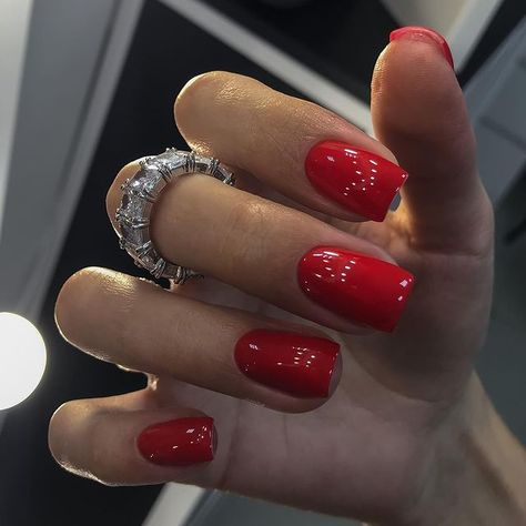 40 Best Short Winter Nails to Inspire You Ballerina Nails Red, Nails Red Design, Short Winter Nails, Pink Nails Inspiration, Pastel Pink Nails, Long Natural Nails, Gel Manicure At Home, Short Fake Nails, Red Polish