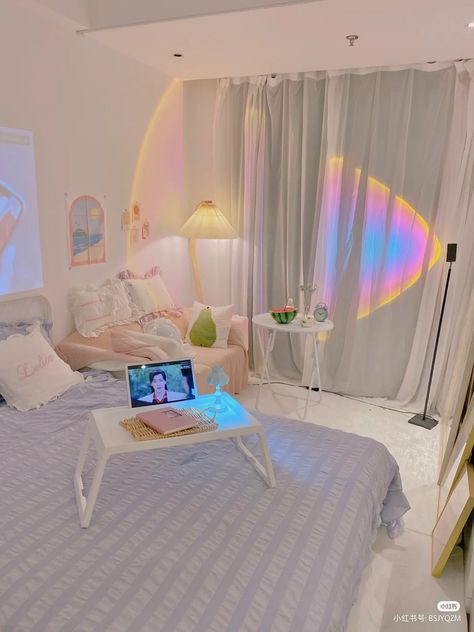 Simple Small Room, Kawaii Bedroom Aesthetic, Aesthetic Decoration Ideas, Grunge Bedroom, Desk Simple, Blankets Throw, Anime Desk, Kawaii Bedroom, Colour Themes