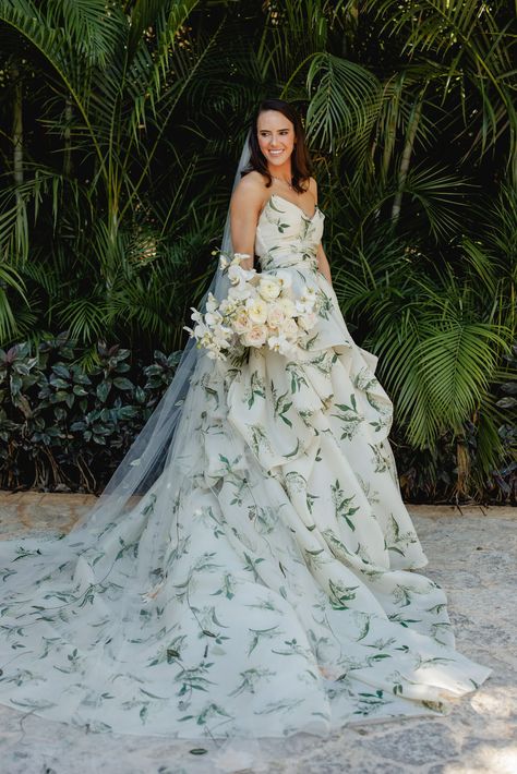 The Perfect Fusion of Elegance and Authenticity - An Unforgettable Wedding at Rosewood Mayakoba » Take it Photo ϟ Mexico Wedding Photographer Rosewood Mayakoba Wedding, Floating Pool Decorations, Mayakoba Wedding, Mayakoba Mexico, Rosie Assoulin Dress, Rosewood Mayakoba, Wedding Toasts, Mexico Wedding, Pastel Floral