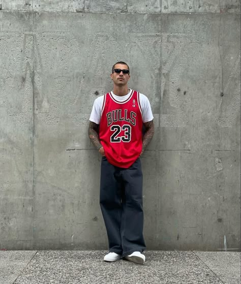 @jordaddesi Edgy Outfits Men, Nba Jersey Outfit, Jerseys Outfit, Basketball Jersey Outfit, 1990 Style, Football Jersey Outfit, Jersey Fashion, Nba Outfit, Shirt Outfit Men