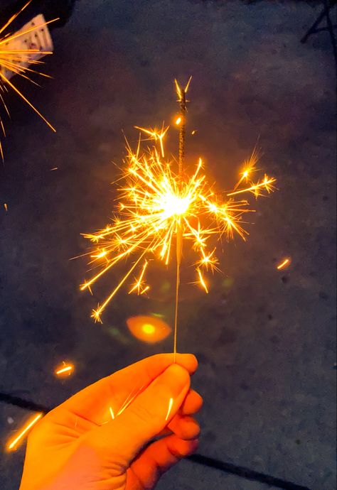 Sparkler Illustration, Sparkler Drawing, Spark Drawing, Sparks Aesthetic, Laura Core, Sparkle Photography, Sparkler Pictures, How To Draw Fireworks, Magic Journal