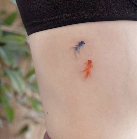 Goldfish Tattoo, Cat Tattoo Ideas, 10 Tattoo, Geniale Tattoos, Cute Little Tattoos, Cute Tiny Tattoos, Discreet Tattoos, Dainty Tattoos, Subtle Tattoos