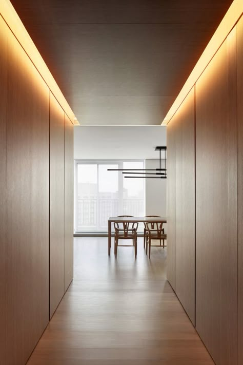 Wood Wall Paneling Modern, Peaceful Interior, Corridor Design, Cove Lighting, Residential Architecture, Contemporary Architecture, Ceiling Design, 인테리어 디자인, Modern House Design