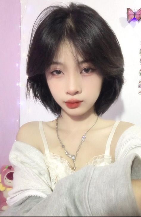 Short Hair For Chubby Faces, Ulzzang Short Hair, Short Hair Designs, Tomboy Hairstyles, Short Hair Tomboy, Korean Short Hair, Easy Hairstyles For Thick Hair, Hair Style Korea, Hair Inspiration Long