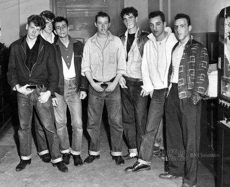 Greaser Guys, Guys Haircut, Greaser Style, 1950s Mens, Haircut Types, Teddy Boys, Rockabilly Fashion, Young Men, Mode Inspo