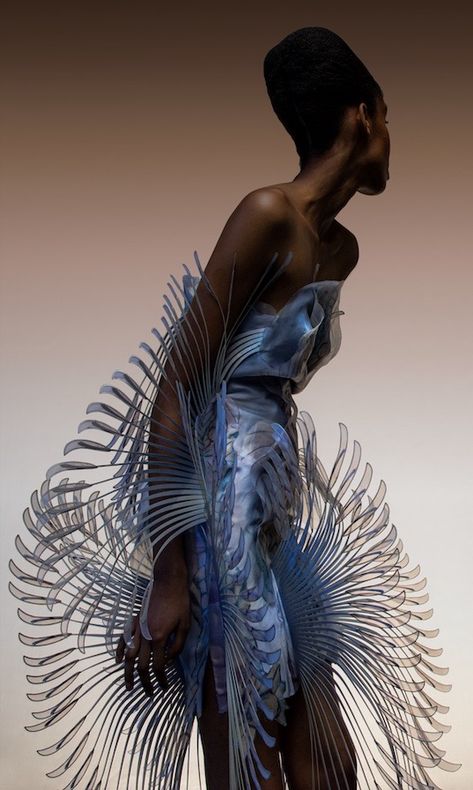 Iris Van Herpen Couture, Fashion Outfits Aesthetic, Chantal Thomass, Iris Van Herpen, Haute Couture Dresses, V Magazine, Ideas Outfit, Photo Series, Aesthetic Outfit