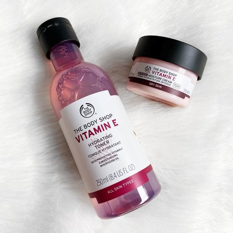 The body shop vitamin e skincare #dryskincaretips #dryskincare #dryskincareproducts #vitamine #makeupblog The Body Shop Aesthetic, Vitamin E Skincare, Body Shop Products, Best Body Shop Products, Body Shop Skincare, Body Shop Vitamin E, Maybelline Lash Sensational Mascara, Selfcare Routine, Dry Skincare