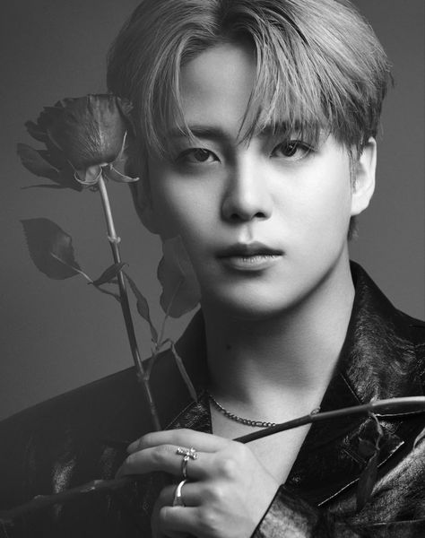 Jongho Ateez, Choi Jong-ho, Sea Wallpaper, Sans Cute, Love Never Dies, Simple Wallpapers, Jolie Photo, Kpop Guys, Kpop Wallpaper