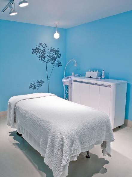 Blue walls with decal as per Boston's only Bliss Spareg decor. Blue Esthetician Room, Room Esthetics, Aesthetician Room, Apartment Amenities, Spa Room Ideas, Spa Massage Therapy, Wax Spa, Spa Bedroom, Massage Room Decor