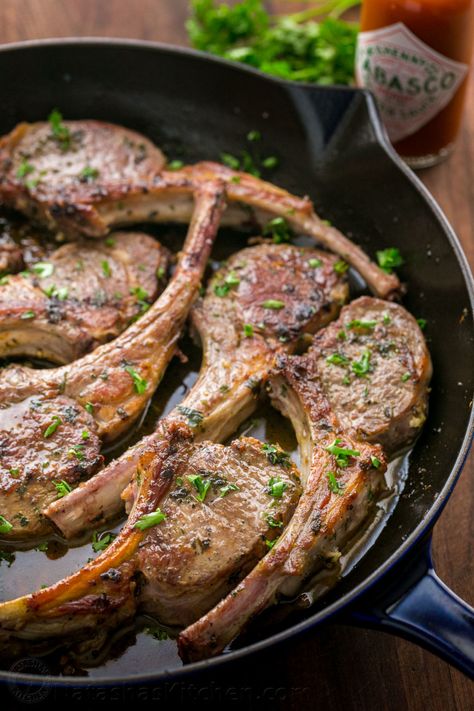 Garlic and Herb Crusted Lamb Chops Easy Lamb Chop Recipes, Easy Lamb Chops, Best Lamb Recipes, Plats Ramadan, Lamb Loin Chops, Lamb Loin, How To Cook Lamb, Lamb Chop Recipes, Lamb Ribs