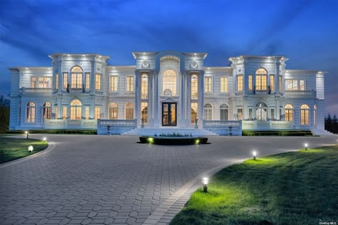 White Mansion, Big Mansions, Mansion Exterior, Luxury Houses Mansions, House Outer Design, Dream Mansion, Dream Life House, Mega Mansions, Luxury House Interior Design