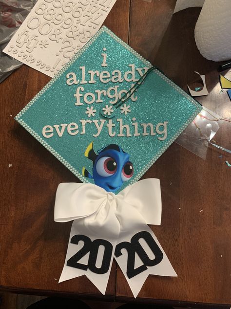 Dory Graduation Cap, Yellow Graduation Cap, Graduation Cap Decoration Teacher, Senior Year Graduation, Senior Pants, Disney Graduation Cap, Disney Graduation, Grad Cap Decorated, Graduation Cap Decoration Diy