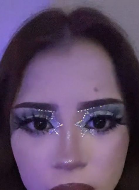 Fun Makeup With Gems, Bedazzle Makeup Looks, Popstar Makeup Looks, Light Blue Graphic Liner, Star Rhinestone Makeup, Eye Makeup With Rhinestones, Star Eye Makeup, Makeup With Gems, Stargirl Makeup