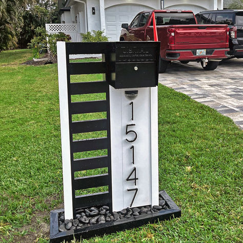 Bringing your mailbox dreams to life! Explore the craftsmanship and creativity behind this Custom Mail Boss Mailbox install by Mailbox Factory. Say hello to a mailbox that stands out from the crowd. #MailboxInspiration #HomeDesign #MailBoss Mid Century Front Yard, Contemporary Mailbox, Modern Mailboxes, Contemporary Mailboxes, Mailbox Landscaping, Steel Mailbox, Mailbox Ideas, Home Gate Design, Modern Mailbox