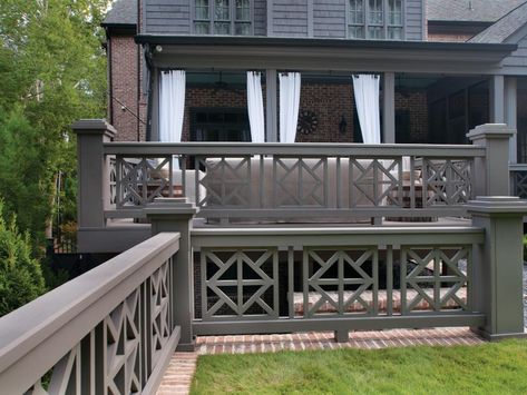 Decking Fence, Porch Railing Designs, Deck Railing Design, Metal Deck, Modern Deck, Front Fence, Outdoor Paradise, Front Yard Fence, Deck Railing