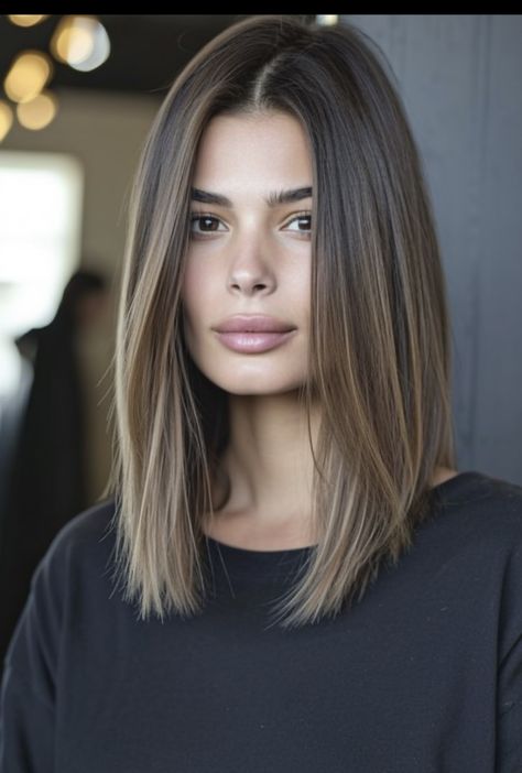 Platinový Blond, California Brunette Hair, California Brunette, Balayage Straight Hair, Rambut Brunette, Brunette Hair With Highlights, Brown Hair Balayage, Haircuts Straight Hair, Balayage Brunette